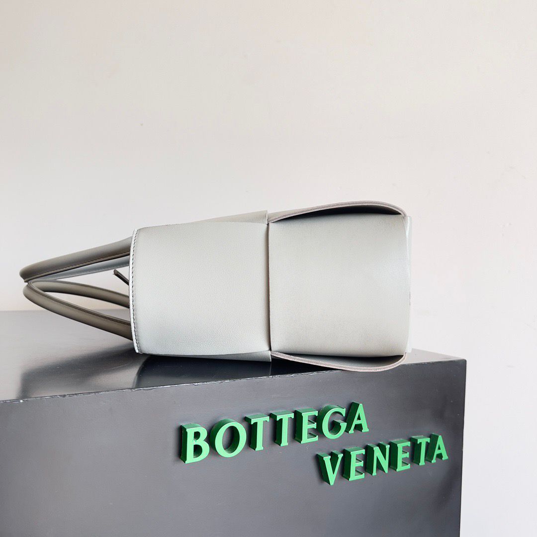 Bottega VenetaArco Tote White