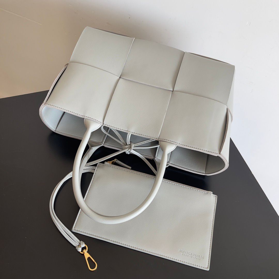 Bottega VenetaArco Tote White