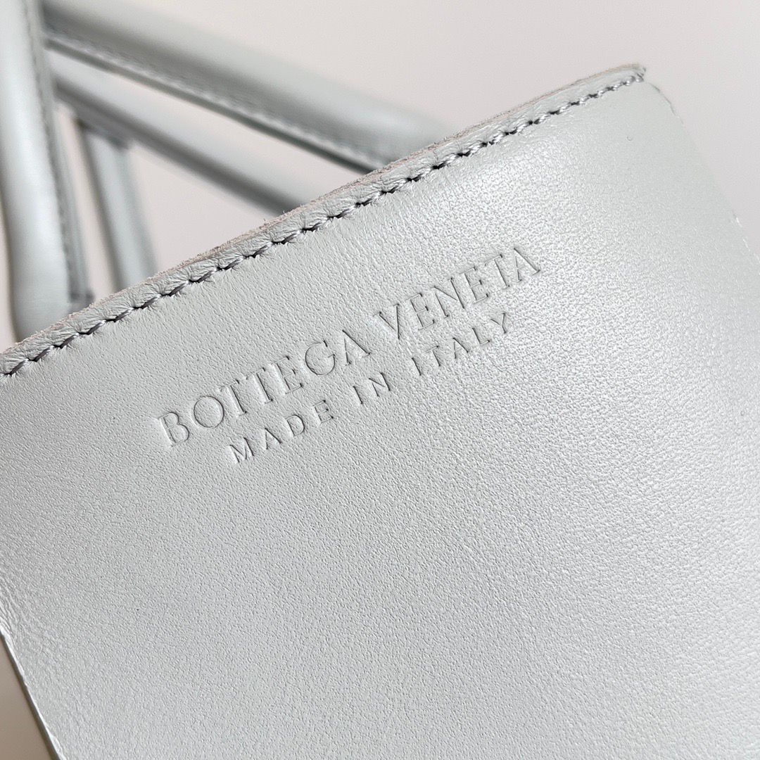 Bottega VenetaArco Tote White