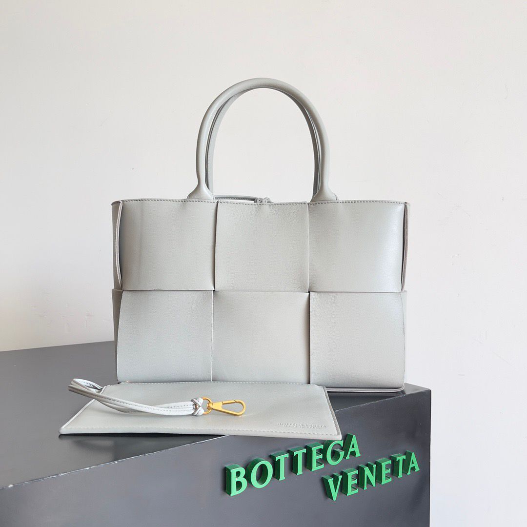Bottega VenetaArco Tote White