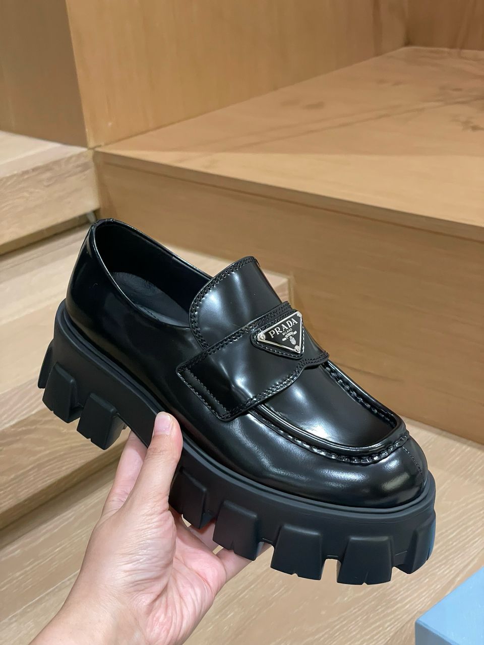 Prada Brushed Leather Monolith Loafers – Manfrim Store