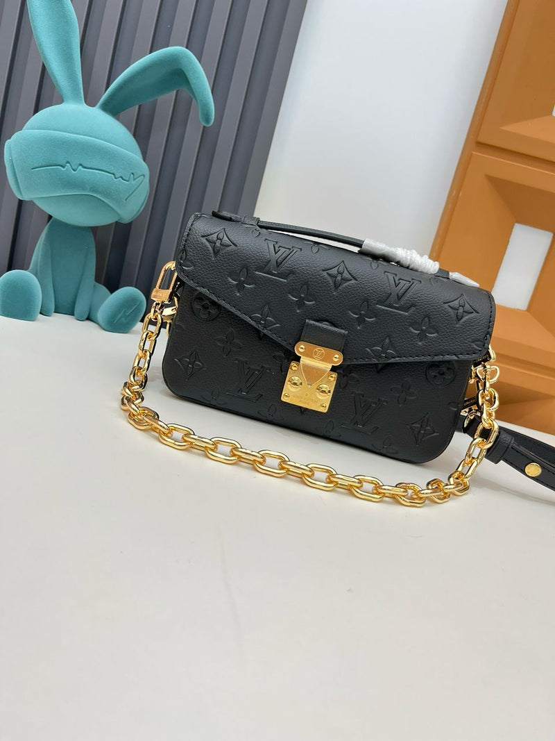 Pochette Métis East West Monogram Empreinte Black