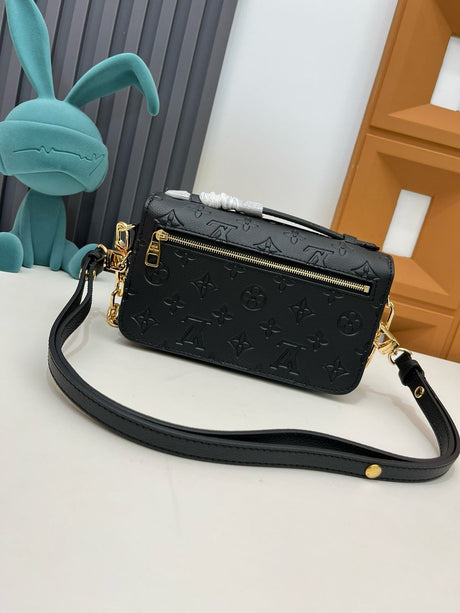 Pochette Métis East West Monogram Empreinte Black