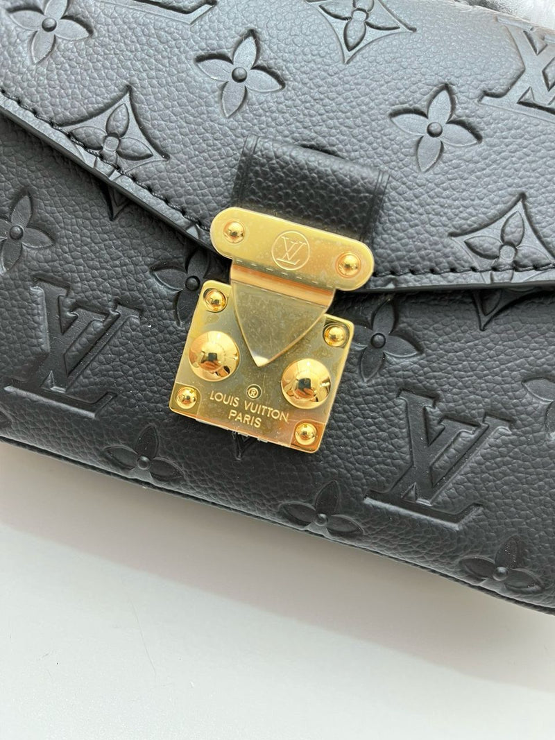 Pochette Métis East West Monogram Empreinte Black