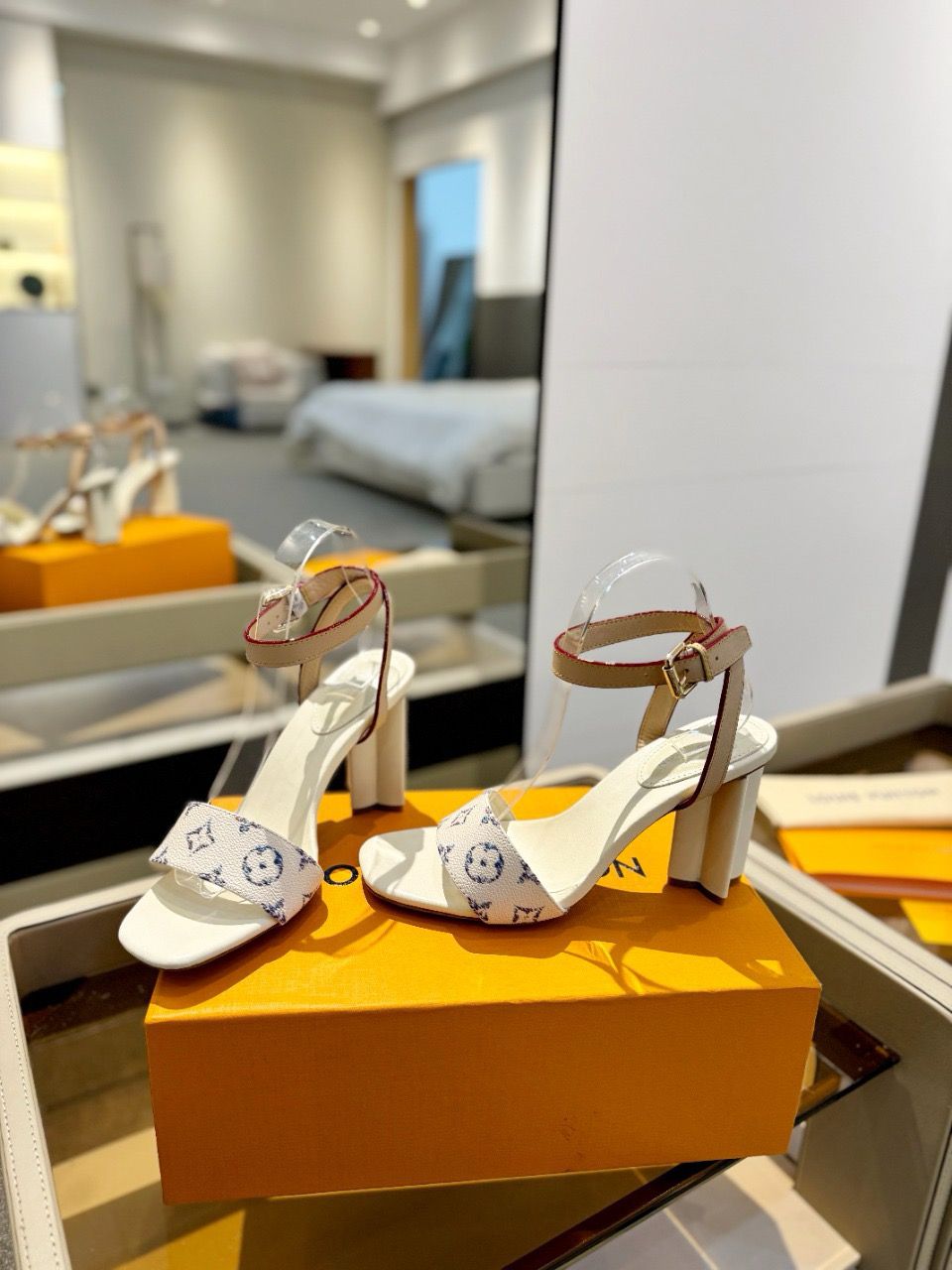 Lv Silhouette Sandal
