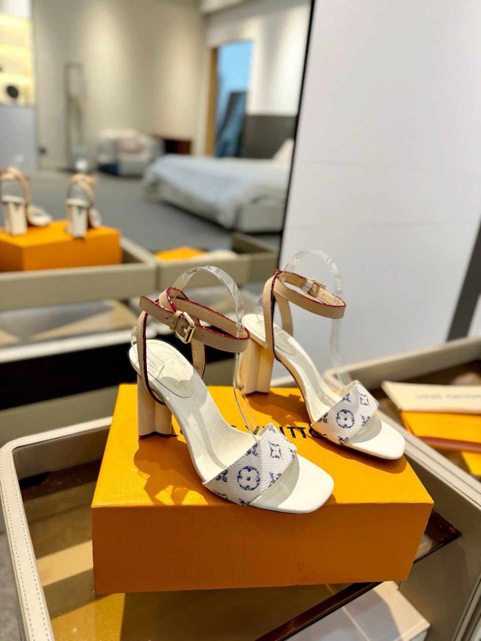 Lv Silhouette Sandal