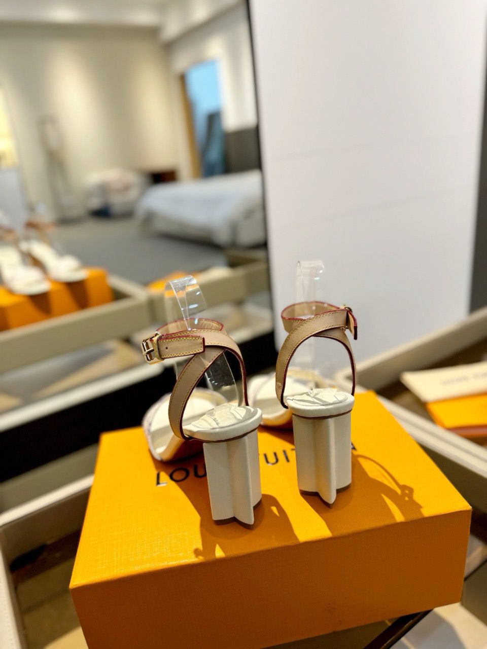 Lv Silhouette Sandal