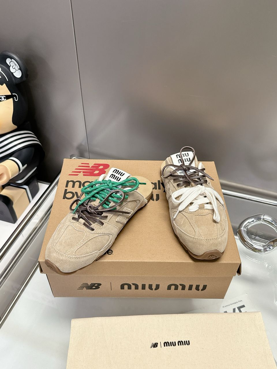Mule New Balance x Miu Miu 530 SL em camurça desbotada – Manfrim Store