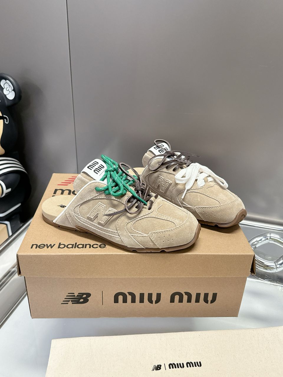 Mule New Balance x Miu Miu 530 SL em camurça desbotada