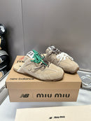 Mule New Balance x Miu Miu 530 SL em camurça desbotada