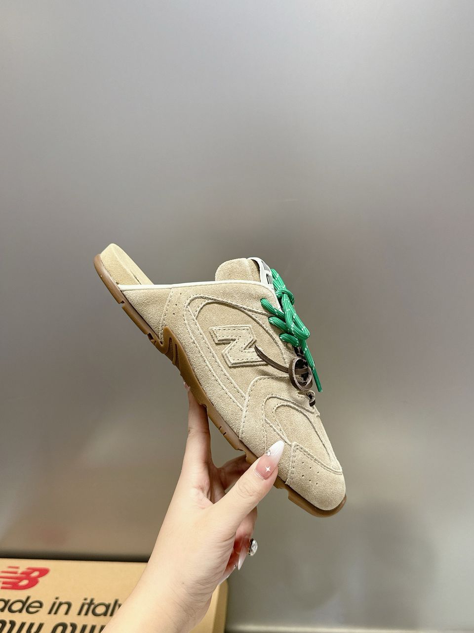 Mule New Balance x Miu Miu 530 SL em camurça desbotada