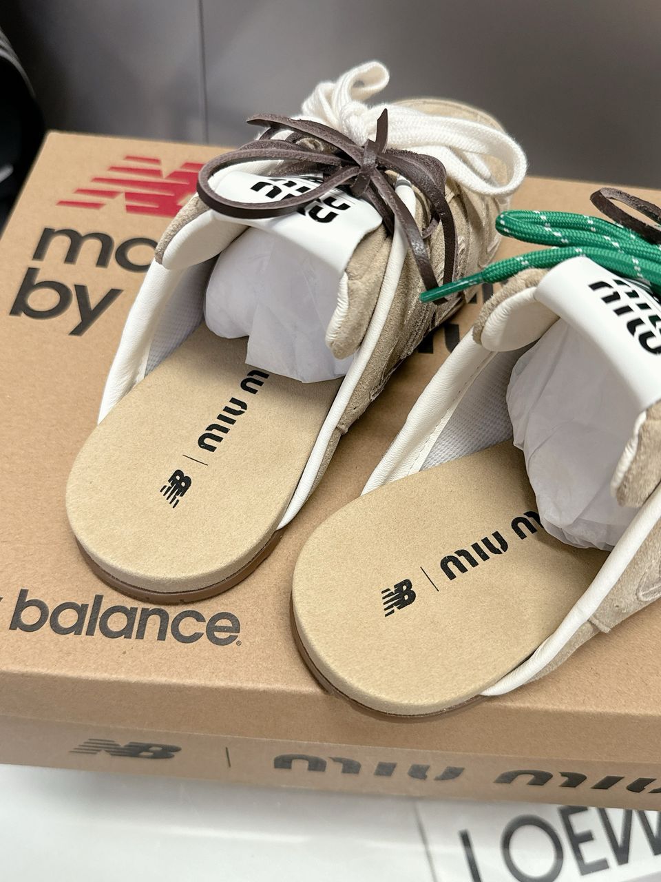 Mule New Balance x Miu Miu 530 SL em camurça desbotada