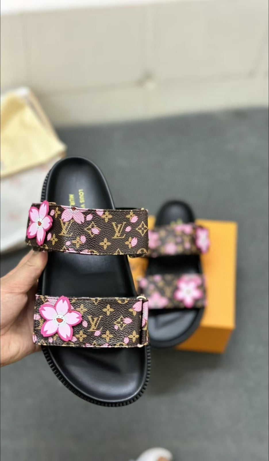 Lv Sandal