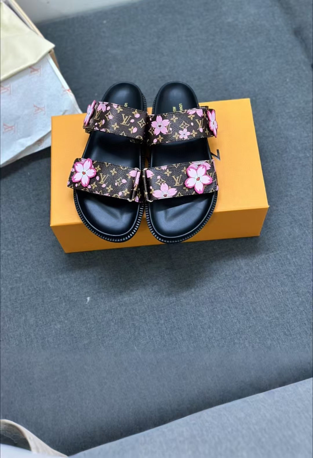 Lv Sandal