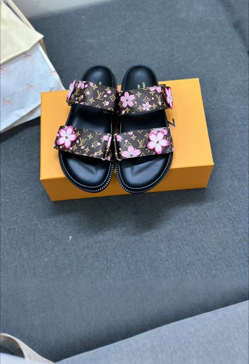 Lv Sandal