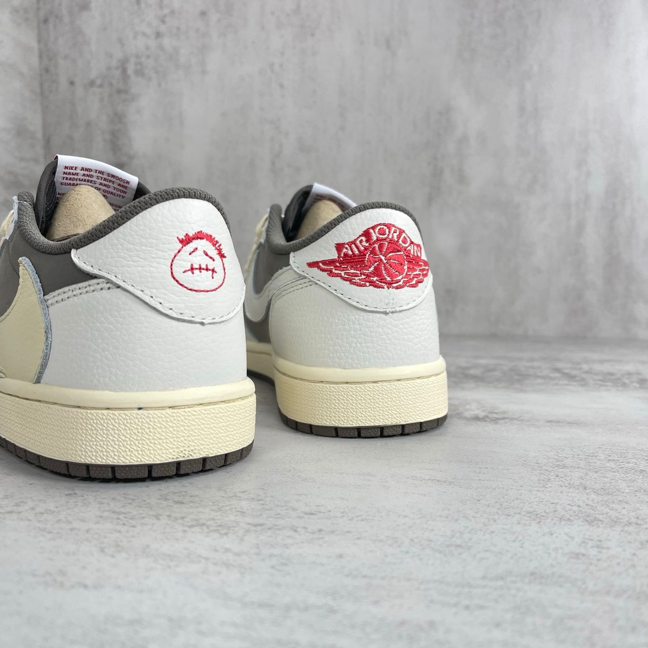 Jordan 1 Retro Low OG SP Travis Scott Reverse Mocha Bege