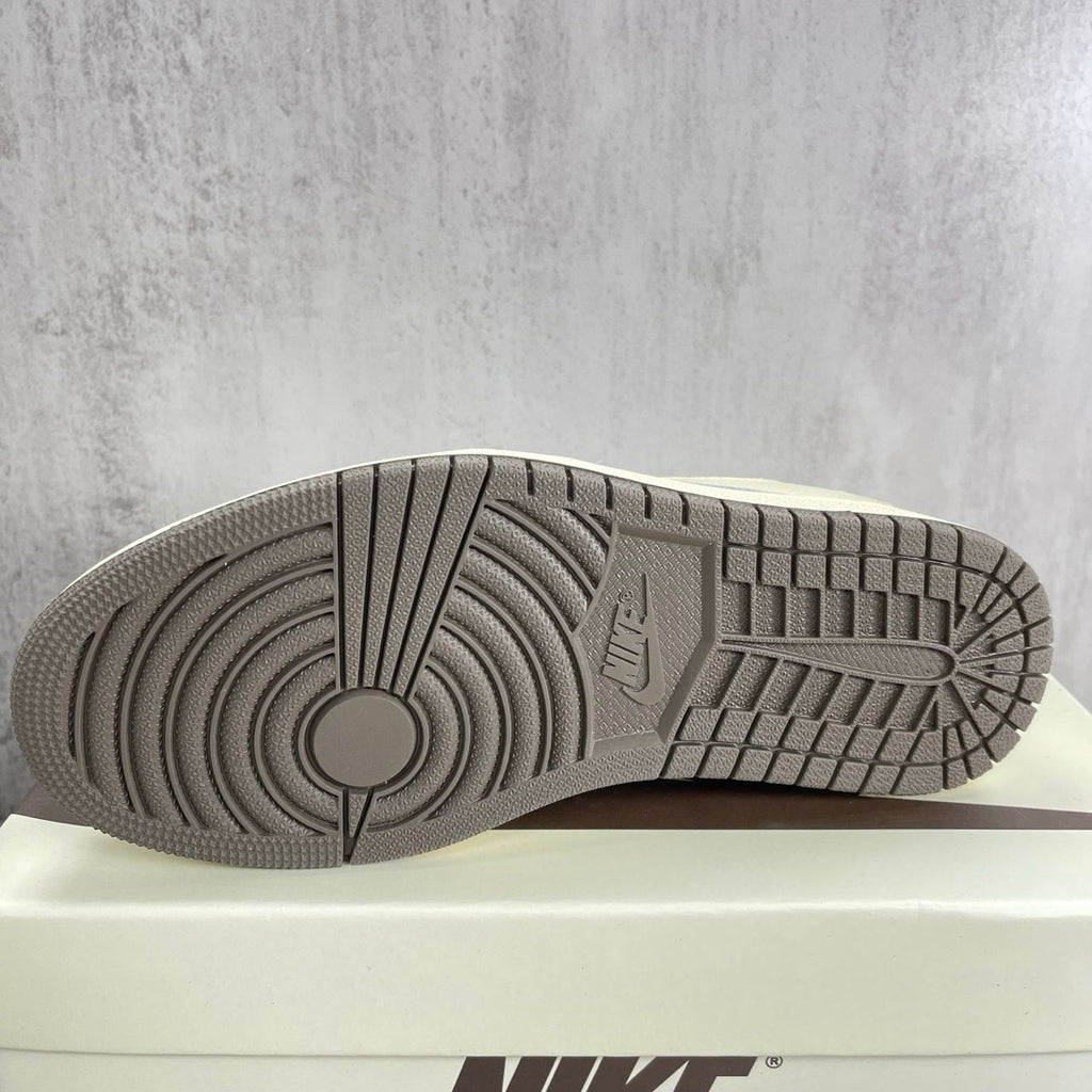 Jordan 1 Retro Low OG SP Travis Scott Reverse Mocha Bege