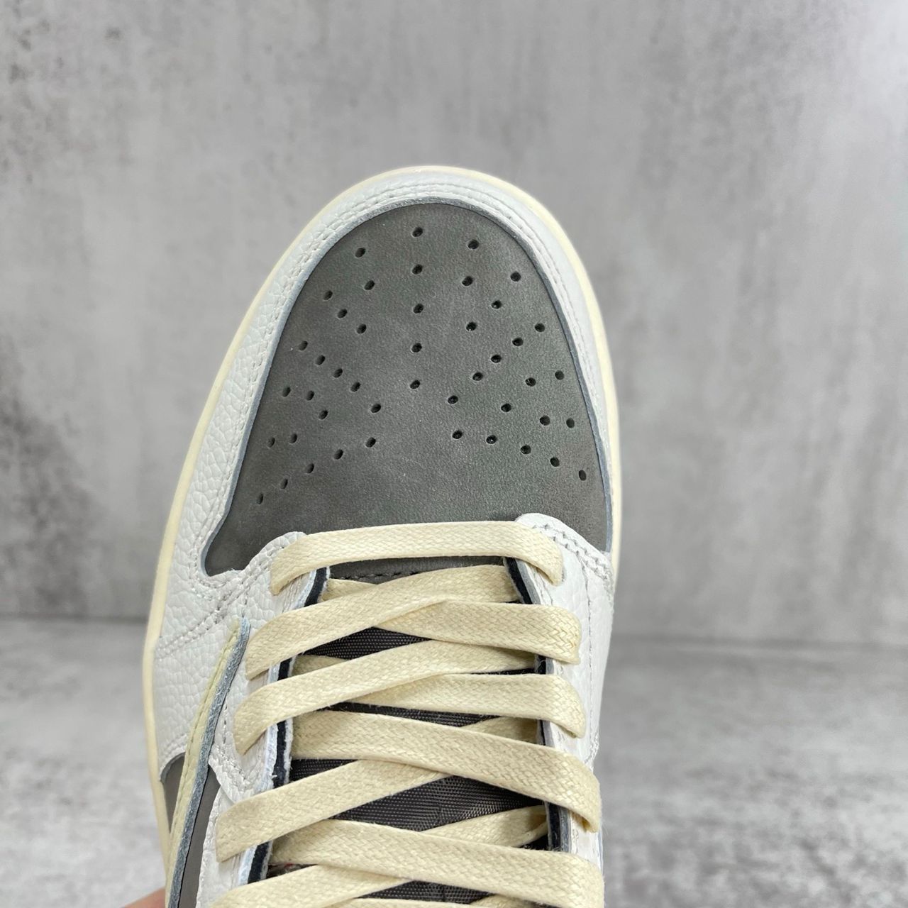 Jordan 1 Retro Low OG SP Travis Scott Reverse Mocha Bege