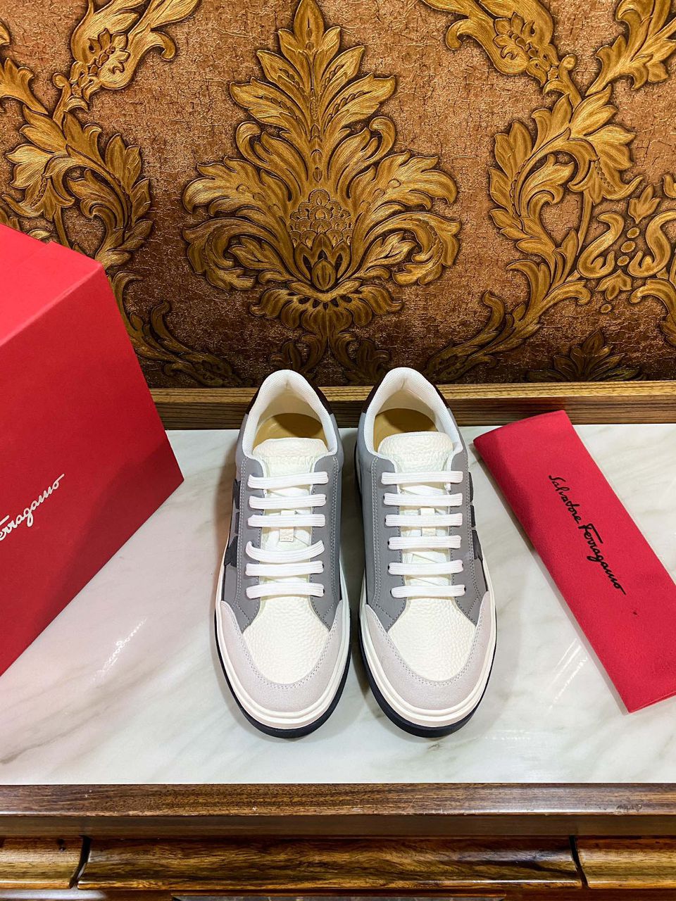 Tênis Ferragamo Gancini Leather