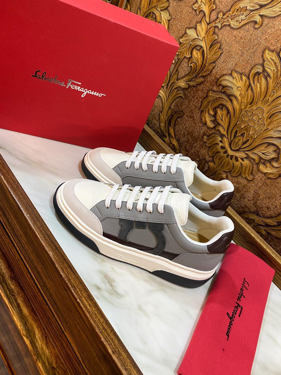 Tênis Ferragamo Gancini Leather