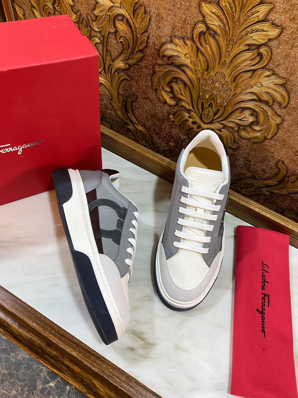 Tênis Ferragamo Gancini Leather