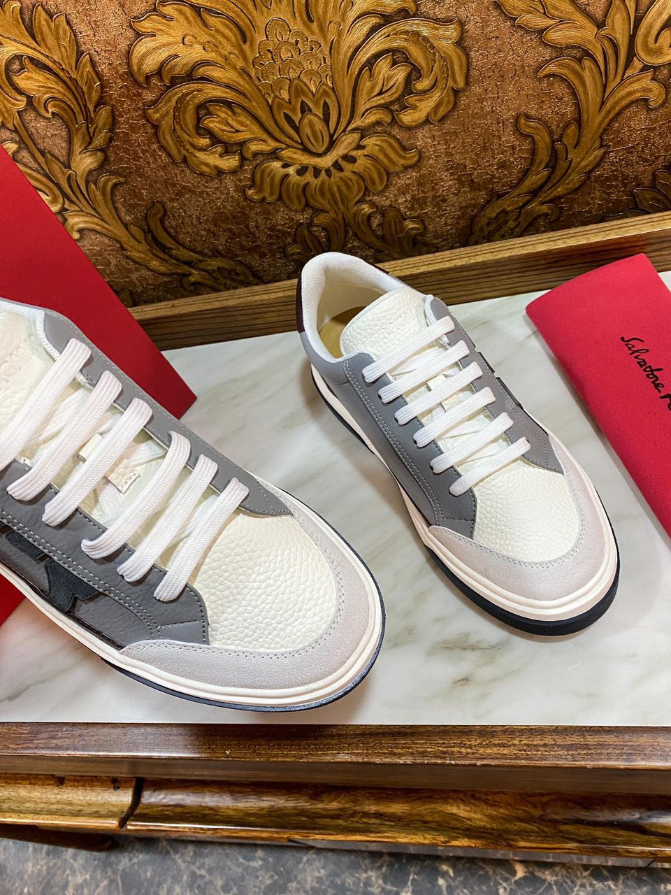 Tênis Ferragamo Gancini Leather