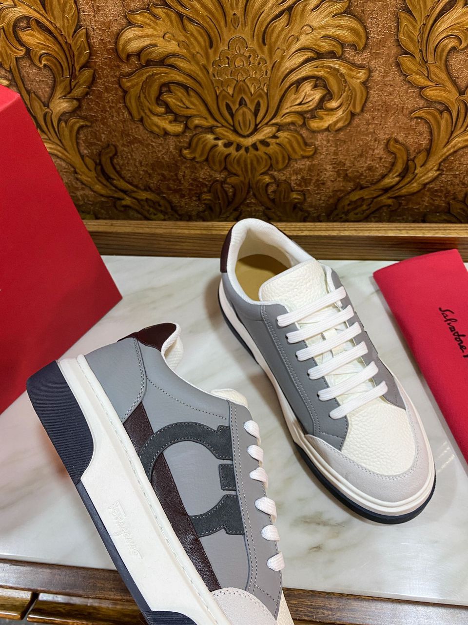 Tênis Ferragamo Gancini Leather