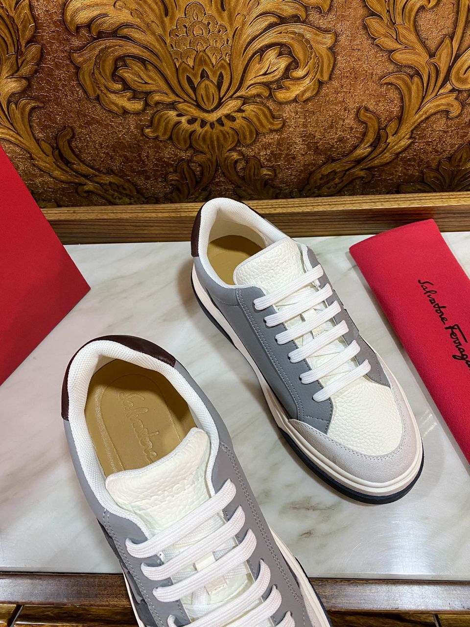 Tênis Ferragamo Gancini Leather