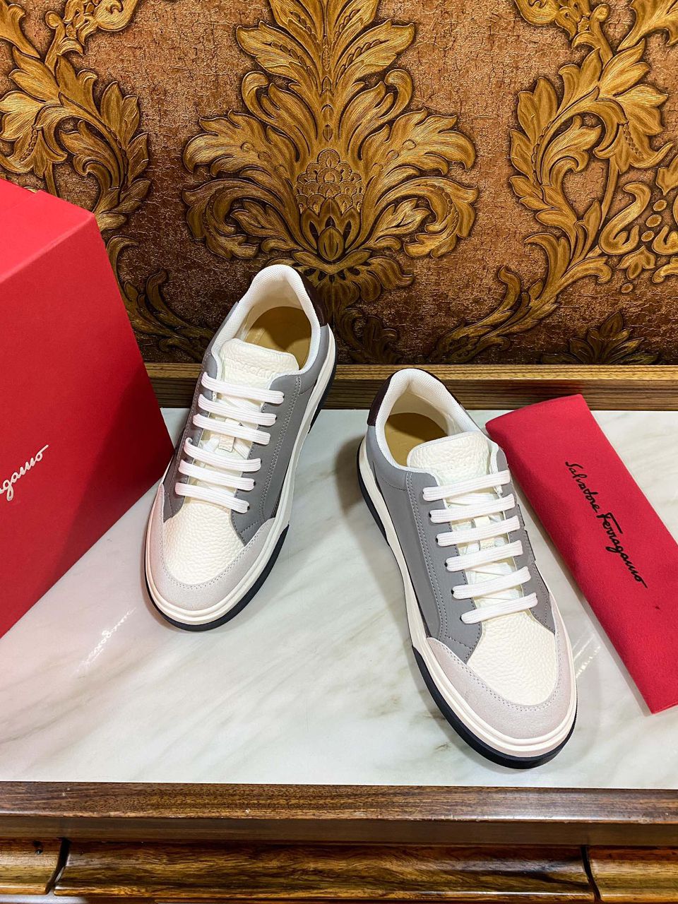 Tênis Ferragamo Gancini Leather