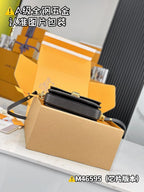 Pochette Métis East West Monogram Empreinte Black.