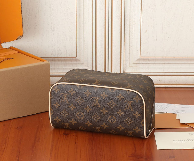 Necessaire Lv Toiletry Monogram Bag