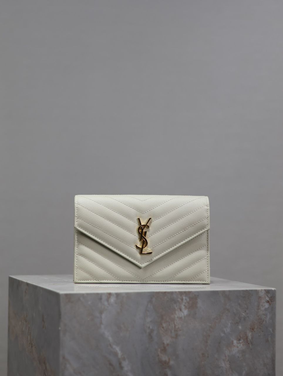 Saint Laurent Shoulder Bag White Ferragens Douradas