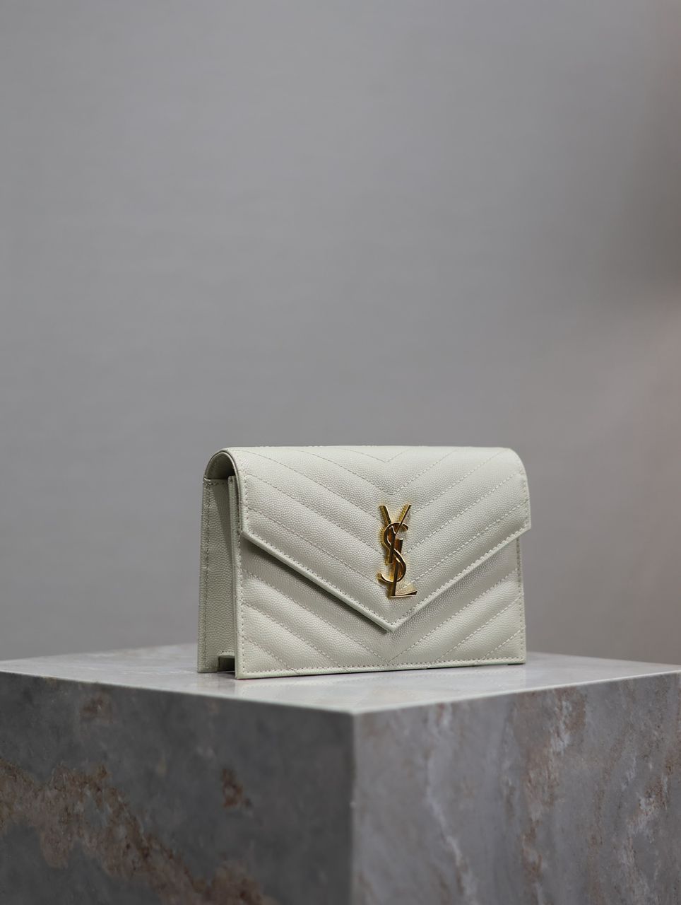 Saint Laurent Shoulder Bag White Ferragens Douradas