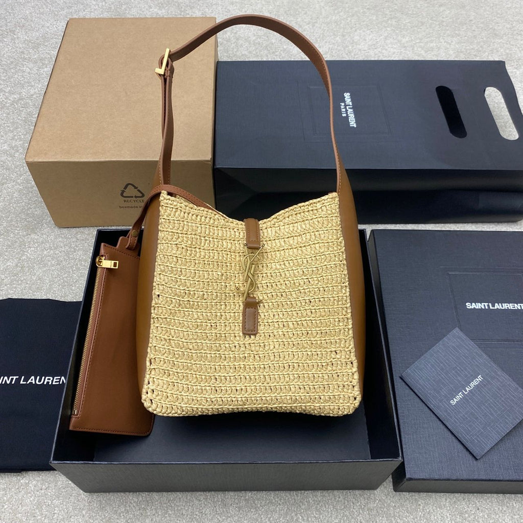 Yves Saint Laurent  Le 5 à 7 Supple Small