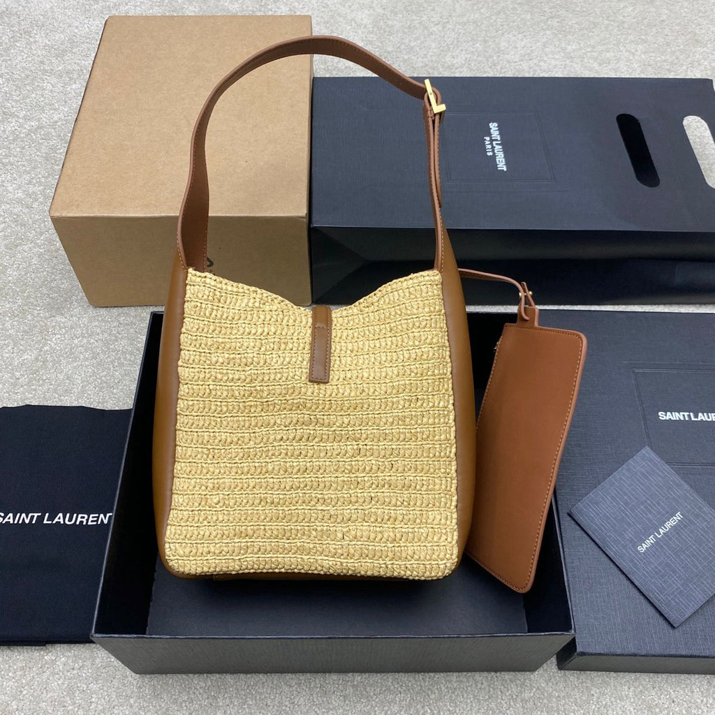 Yves Saint Laurent  Le 5 à 7 Supple Small