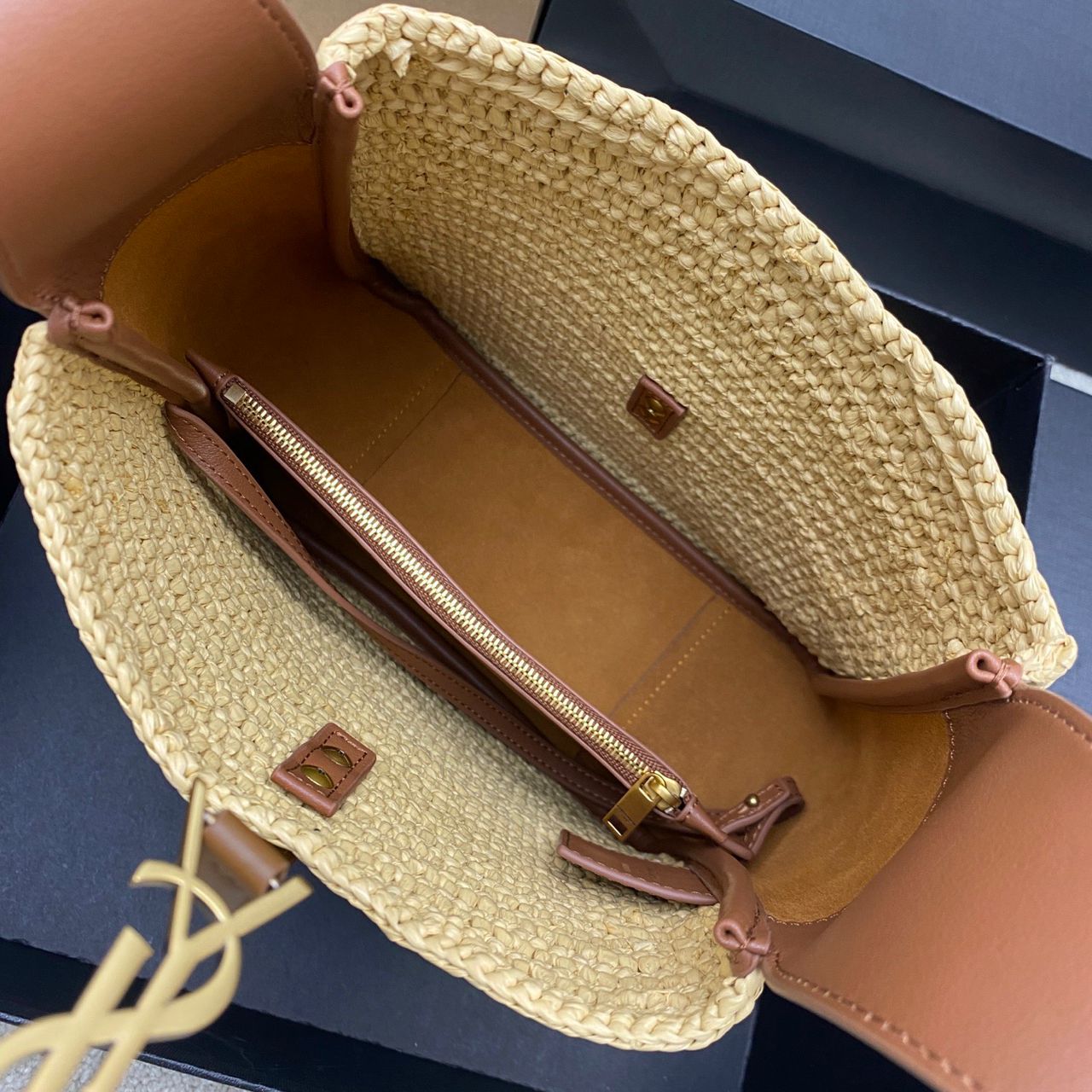 Yves Saint Laurent  Le 5 à 7 Supple Small