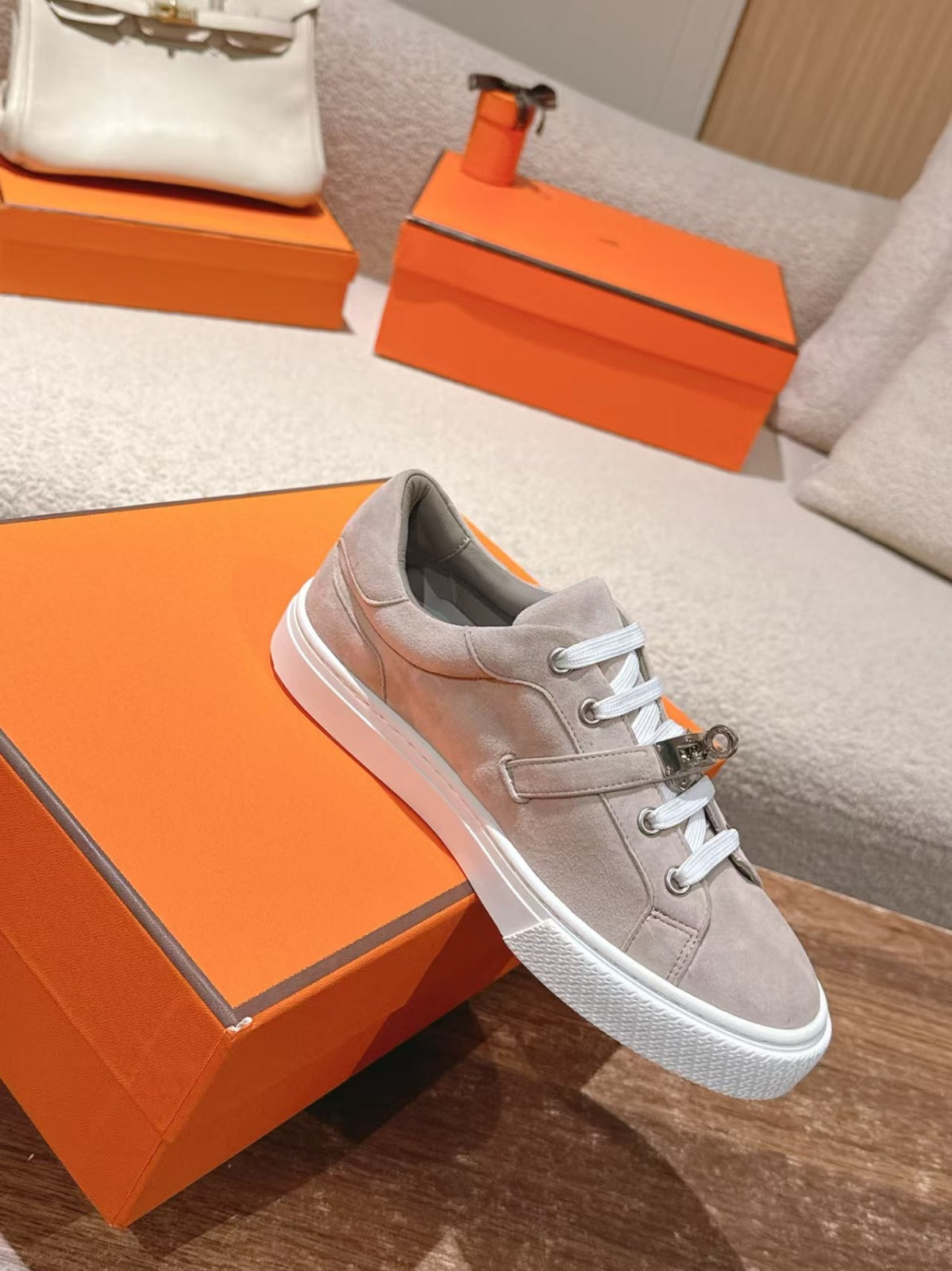 Hermès Day Sneaker Camurça