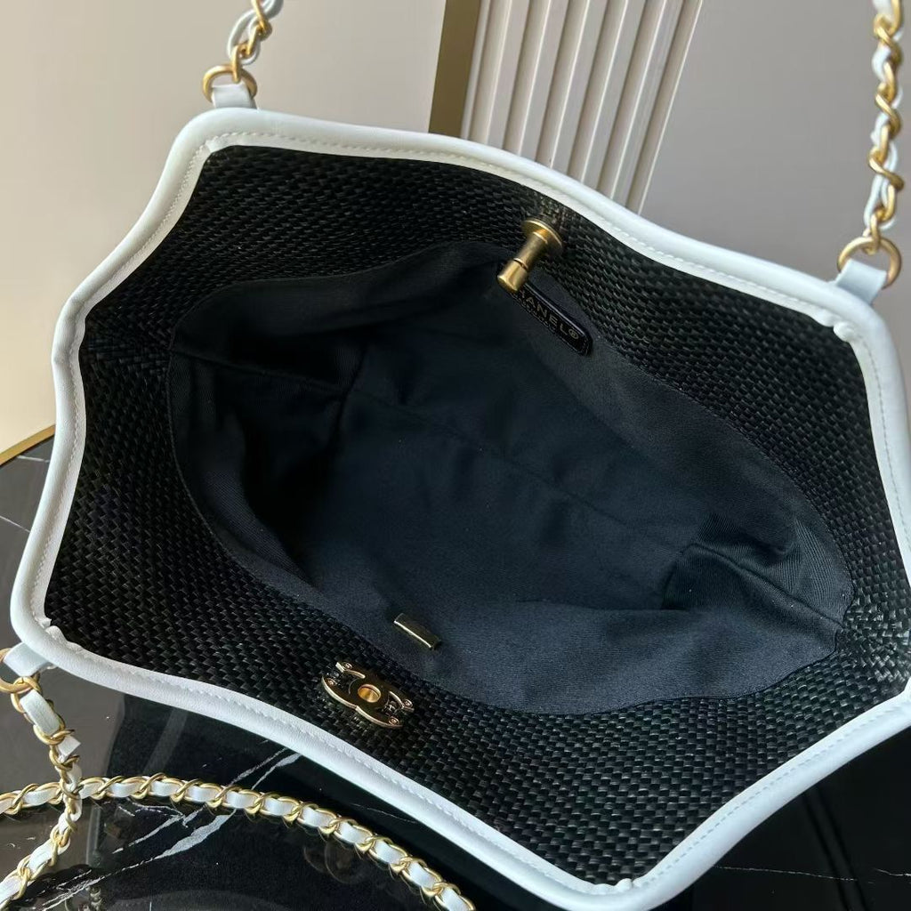 CHANEL Canvas com Efeito em Ráfia