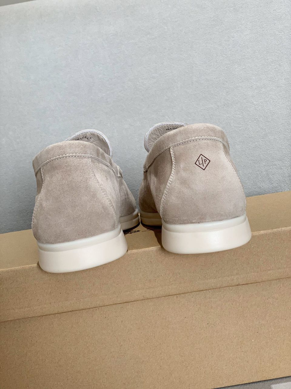Loro Piana Open Walk Camurça Bege ( Pronta entrega )