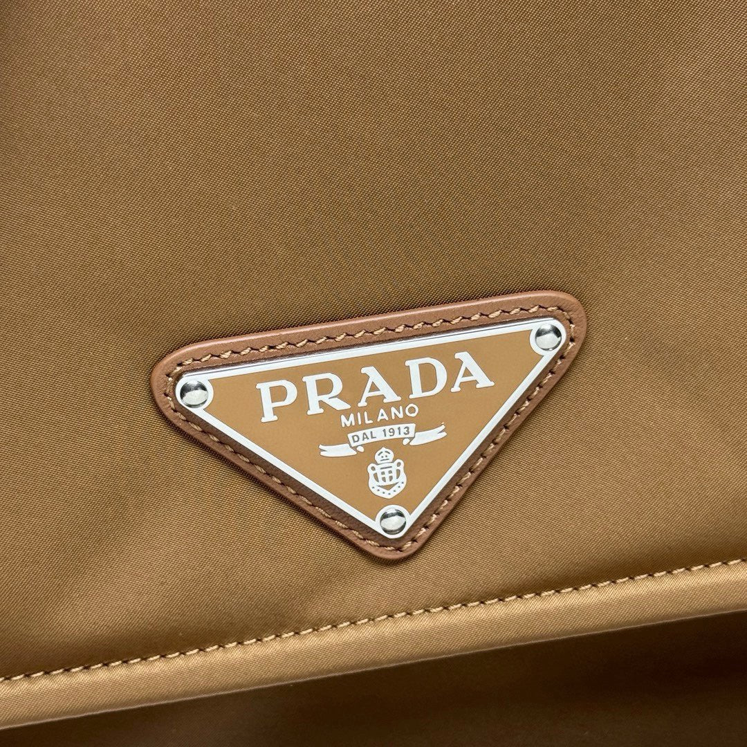 Bolsa Prada Traveller Small Padded Re-Nylon Shoulder Bag