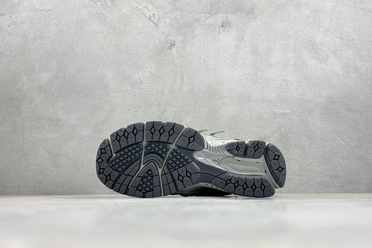 New Balance 1906A Concrete Silver Metallic
