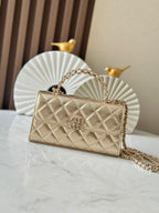 Chanel Top Handle Wallet on Chain dourada