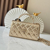 Chanel Top Handle Wallet on Chain dourada
