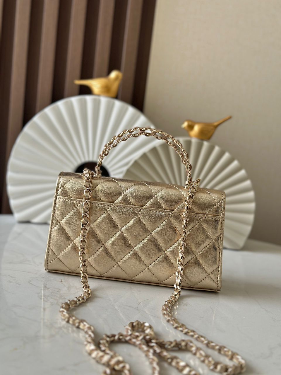 Chanel Top Handle Wallet on Chain dourada
