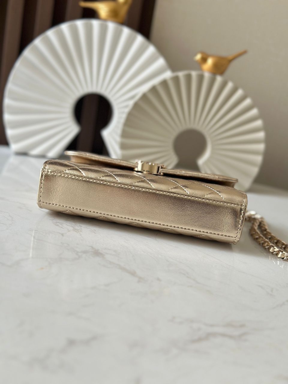 Chanel Top Handle Wallet on Chain dourada