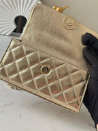 Chanel Top Handle Wallet on Chain dourada