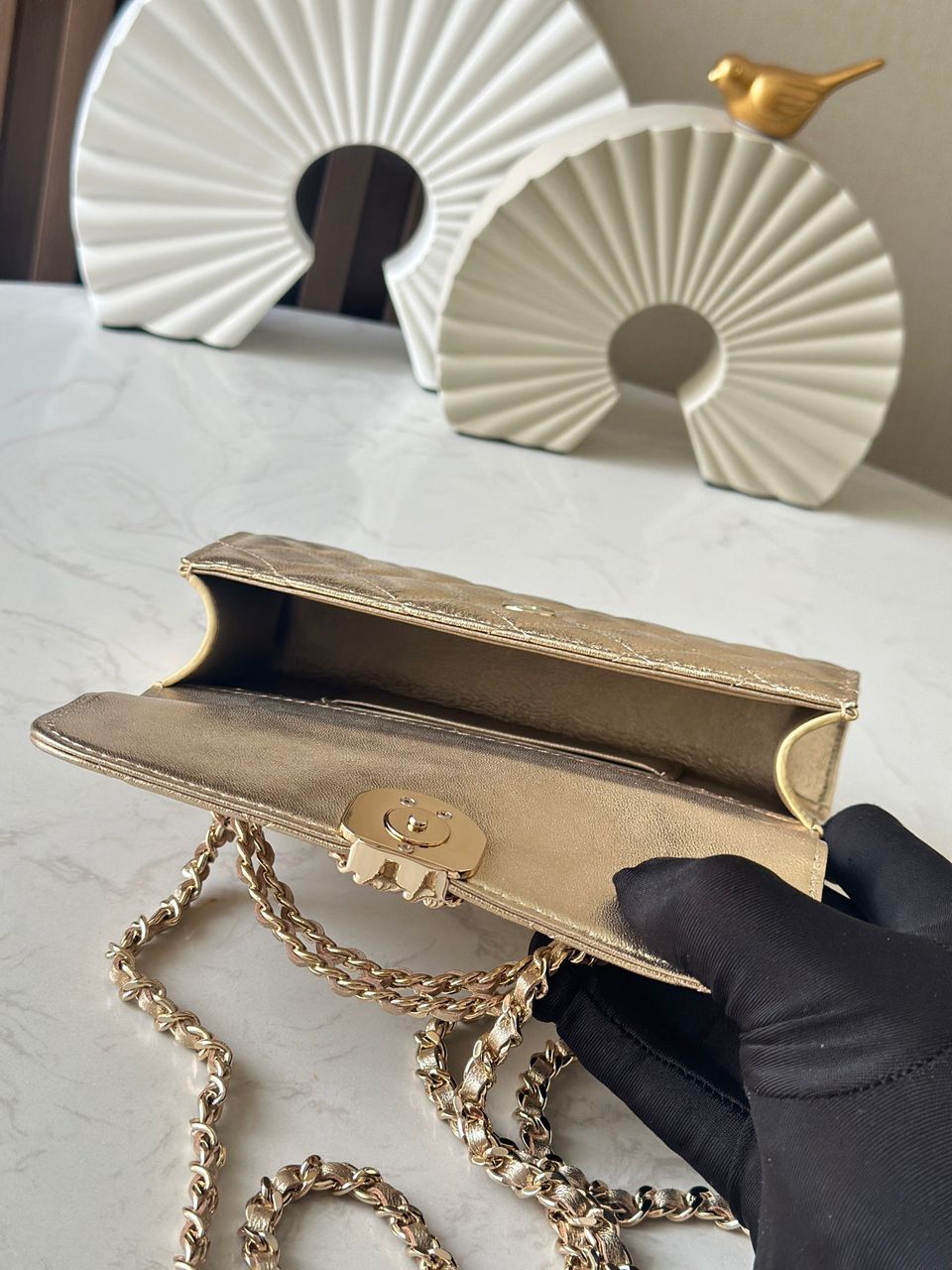 Chanel Top Handle Wallet on Chain dourada