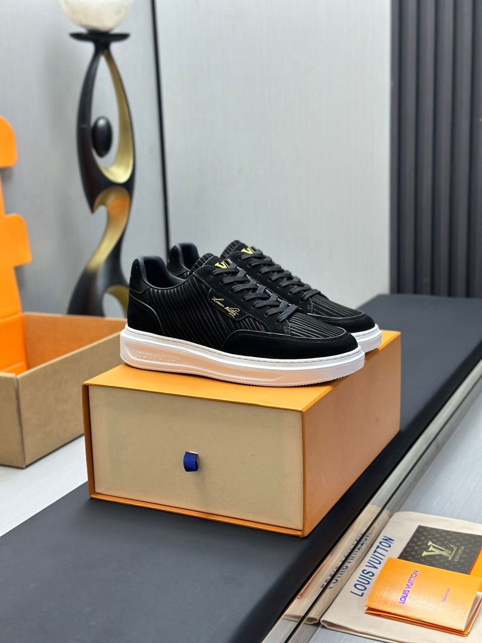 Louis Vuitton Beverly Hills Black And Gold