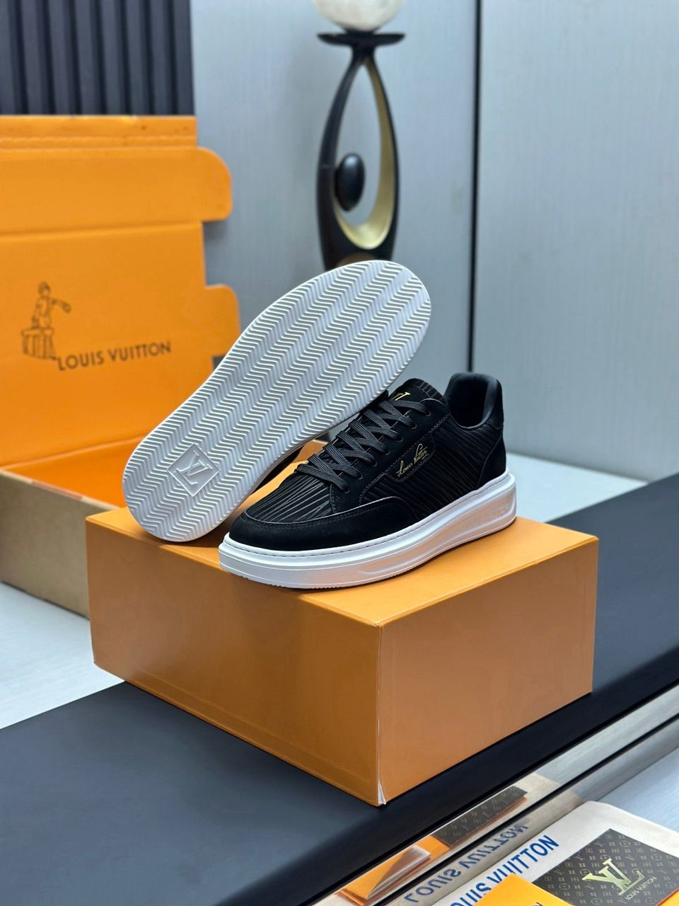 Louis Vuitton Beverly Hills Black And Gold