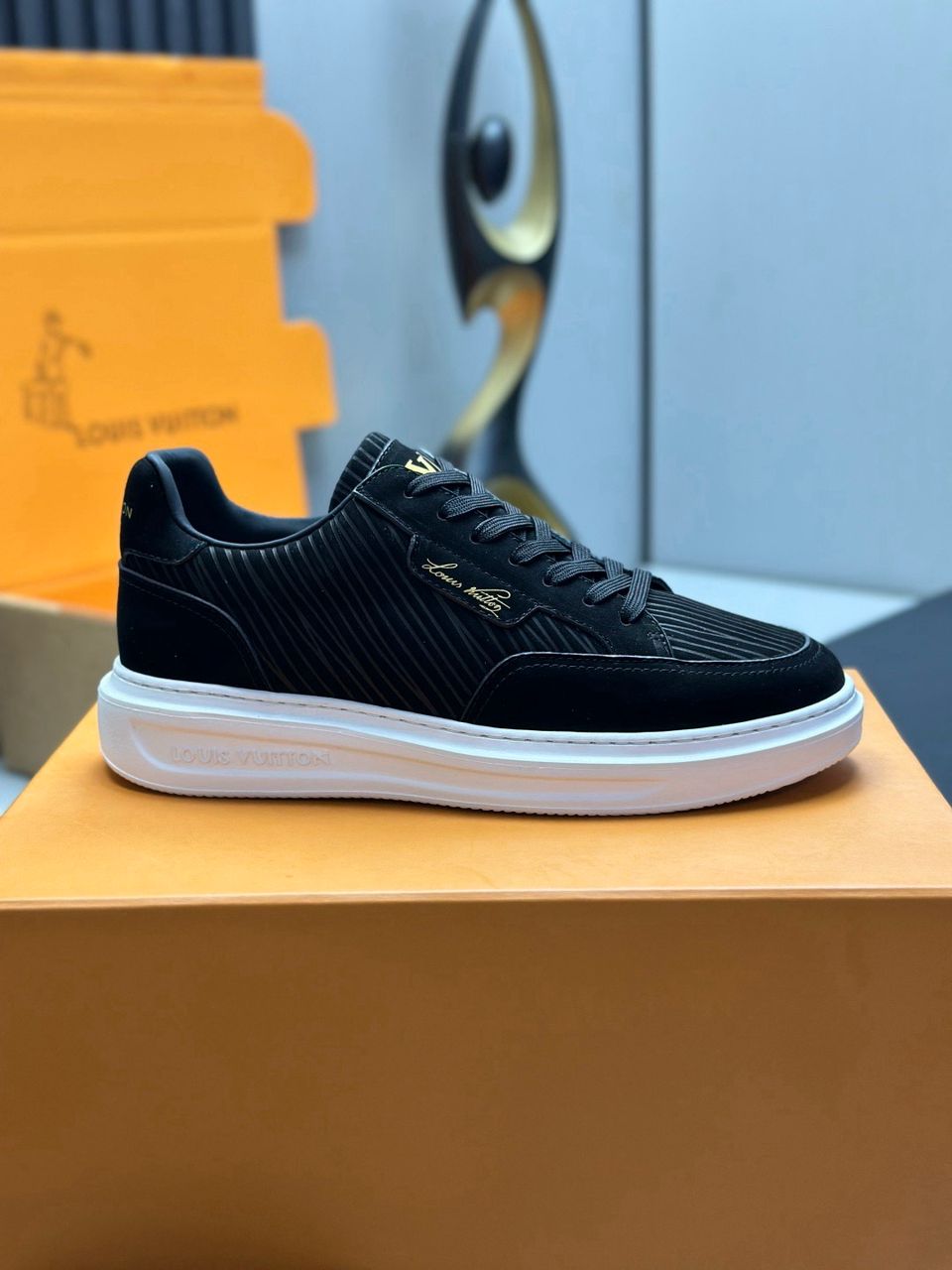 Louis Vuitton Beverly Hills Black And Gold
